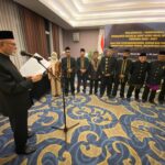 Wali Nanggroe saat mengukuhkan MAA Perwakilan Jawa Barat