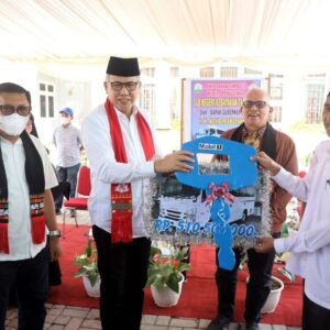 Gubernur Aceh Serahkan Mobil Operasional untuk SLBN Kebanyakan