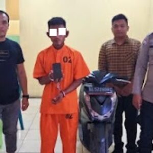Aksi Jambret Tendang Ibu-ibu dan Anaknya Hingga Jatuh Nyaris Dimassa