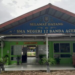 Disdik Aceh Pasang Paving Block dan Sarana PBM di SMA 12