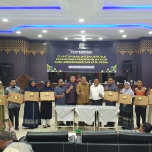 Disdik Aceh Serahkan Perangkat TIK Untuk Guru Inti UTBK Lhokseumawe dan Aceh Utara