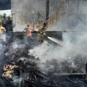 Bangunan Pengusaha Aceh Besar Dilalap Sijago Merah