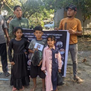 Aneuk Ranto TTB Bagi Paket Ramadhan Untuk Anak Yatim dan Lansia