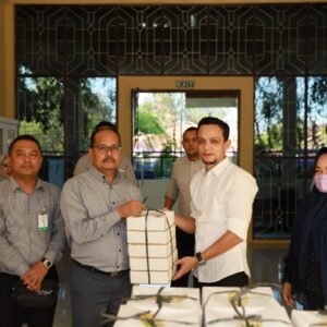 Bank Aceh Salurkan Iftar Bagi Pasien Rumah Singgah dan Petugas Medis