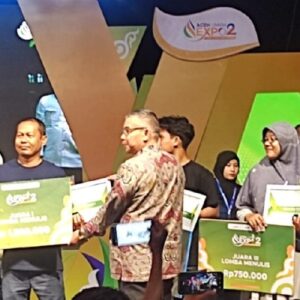 Kepala SMKN 1 Jeunieb Juara Satu Lomba Menulis Aceh UMKM Expo II 2023