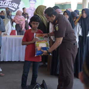 Bantu Masyarakat, Kejati Aceh Gelar Pasar Murah