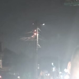 Diduga Korslet, Kabel Ditiang Listrik Simpang Rukoh Terbakar