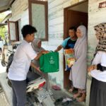 Jelang Idul Fitri, Komunitas Berbagi dan HIMAHESA Bagi Paket Sembako