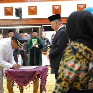 Achmad Marzuki Lantik Alhudri Sebagai Pj Bupati Gayo Lues