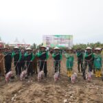 Pangdam IM bersama Kapolda Aceh dan sejumlah pejabat lainnya saat melakukan penanaman perdana program I'm Jagong, selasa (23/5/2023) [Foto/HO habanusantara]
