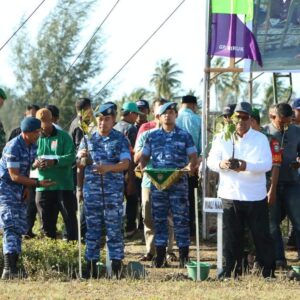 Lanud SIM Ikuti Penanaman Mangrove di Gampong Baro Kecamatan Mesjid Raya