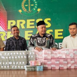 Kejari Terima Uang Pengembalian dari Manajemen PT. PL