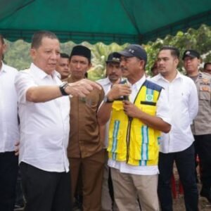 Pj Gubernur Aceh Tinjau Lokasi Pembangunan Pengaman Pantai