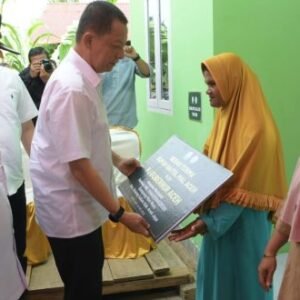 Penjabat Gubernur Serahkan 3 Unit Rumah Bantuan di Aceh Jaya