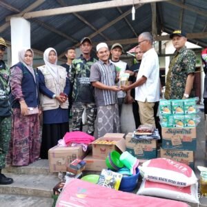 Pemkab Aceh Besar, Serahkan Bantuan Masa Panik untuk Korban Kebakaran di Dayah Darul Mukhlisin