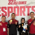 euku Muhammad Kausar memperlihatkan medali emas usai memenangkan pertandingan PUBG Mobile di SEA Games, Kamboja [Foto/For Habanusantara.net]