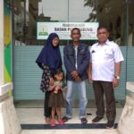 Sepasang suami-isteri dan seorang anak asal Aceh, saat mendatangi Kantor BPPA, di Jakarta Pusat, Senin, 29 Mei 2023