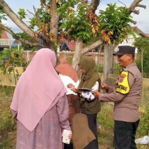 Bhabinkamtibmas Alue Naga Ikut Bersama Sosialisasi e-Tikbroh.yak Kepada Warga