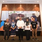 Foto bersama Sekretaris Daerah Aceh, Bustami usai membuka secara resmi kegiatan koordinasi learning event praktik baik perlindungan anak tahun 2022-2023 di hotel ayani banda aceh, Rabu, 7/6/2023