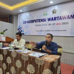 Mengasah Bakat Jurnalistik, Wartawan Senior Aceh Bimbing Peserta UKW