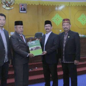 DPRK Aceh Tamiang Paripurna Pandangan Fraksi Dewan Terhadap Raqan ATAM dan Raqan Pertanggungjawaban APBK