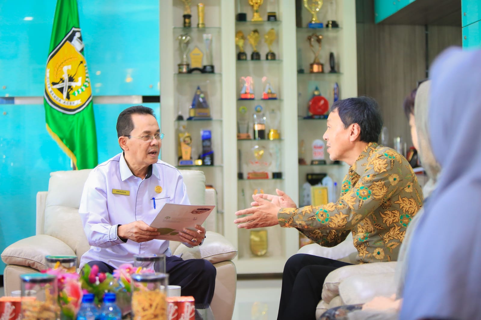 Konsul Jenderal Jepang Mr Takonai Susumu bersama Plh Wali Kota Banda Aceh Amiruddin dalam pertemuan membahas Mitigasi Bencana, di ruang kerjanya, Rabu (12/7/2023) [Foto/HO Habanusantara]