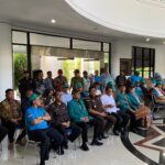 Asisten Intelijen Mukhzan, S.H.,M.H menghadiri acara serah terima mahasiswa Kuliah Kerja Nyata (KKN) Unsyiah Reguler Periode XXIV di Kantor Bupati Pidie Jaya pada hari kamis 20 Juli 2023.