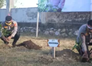 Hijaukan Aceh: Polda Tanam Pohon Frutikultur di Makam Syiah Kuala