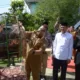 Pj Bupati Aceh Besar, Muhammad Iswanto SSTP MM memukul beduk tanda dibukanya RIAB FAIR X di Komplek RIAB Gampong Gue Gajah, Kecamatan Darul Imarah, Aceh Besar, Senin (11/09/2023).