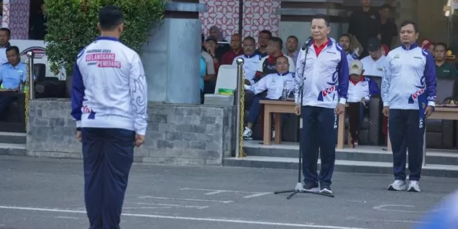 Penjabat Gubernur Aceh, Achmad Marzuki, saat menjadi Inspektur Upacara Peringatan Hari Olahraga Nasional (Haornas) ke-40 Tahun 2023, di Stadion Harapan Bangsa, Banda Aceh, Sabtu, (9/9/2023).