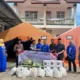 Ketua DPC Partai Demokrat, H. Isnaini Husda, SE, bersama rombongan menyerahkan bantuan sembako untuk korban kebakaran yang menimpa warga Gampong Lueng Bata, Kamis (28/9/2023). FOTO/DOK DPC PARTAI DEMOKRAT BANDA ACEH