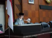 Asisten II Sekda Aceh, Ir. Mawardi, saat menyampaikan Jawaban/Tanggapan Gubernur Aceh atas Pendapat Badan Anggaran DPRA terhadap Raqan Aceh tentang Perubahan APBA Tahun Anggaran 2023 pada Rapat Paripurna DPRA Tahun 2023 di Gedung Utama DPRA, Banda Aceh, Sabtu (30/9/2023).