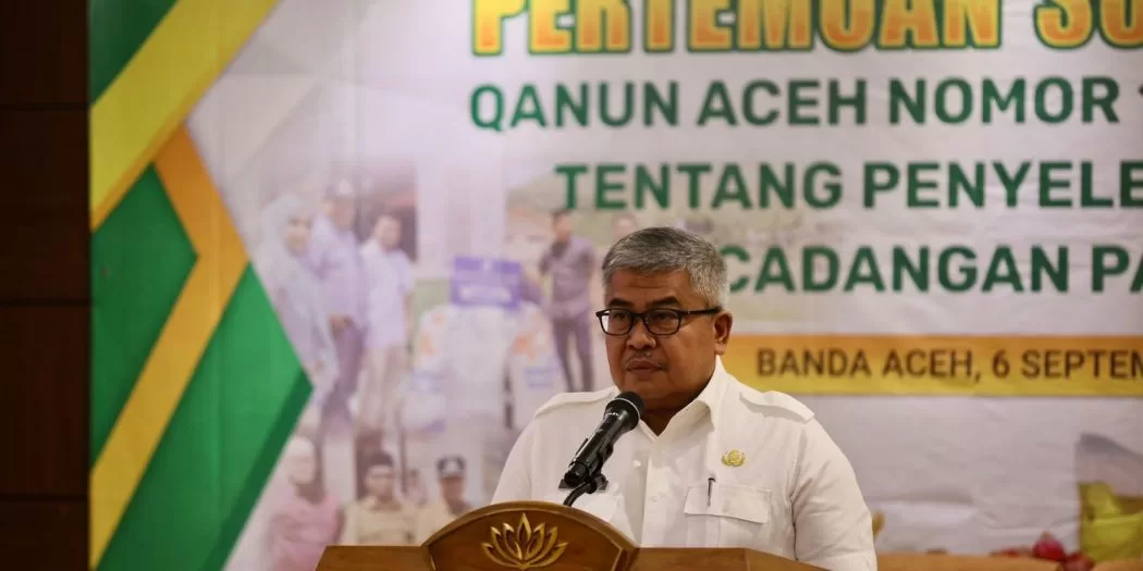 Sekda Aceh, Bustami, SE, M.Si, memberikan sambutan saat membuka Sosialisasi Qanun Aceh Nomor 11 Tahun 2022 Tentang Penyelenggaraan Cadangan Pangan Aceh di Grand Arabia Hotel, Banda Aceh, Rabu (6/9/2023).