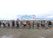 Humas Polda Aceh Tanam 300 Mangrov