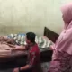 Ketua DPRK Banda Aceh Farid Nyak Umar saat membesuk Warga Lansia Lamdingin