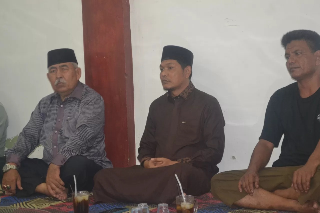 Safrijal Jamal saat melakukan pertemuan dengan warga Aceh Besar