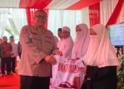 Alumni Akabri 90 Serahkan Bansos Untuk Warga