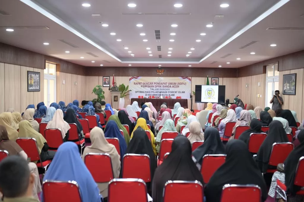 Warga saat ikut RDPU bersama Ketua DPRK Banda Aceh di Kecamatan Kuta Alam
