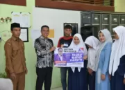 Wakil Ketua DPRK Isnaini Husda Sosialisasi Beasiswa PIP di SMP 8 Banda Aceh