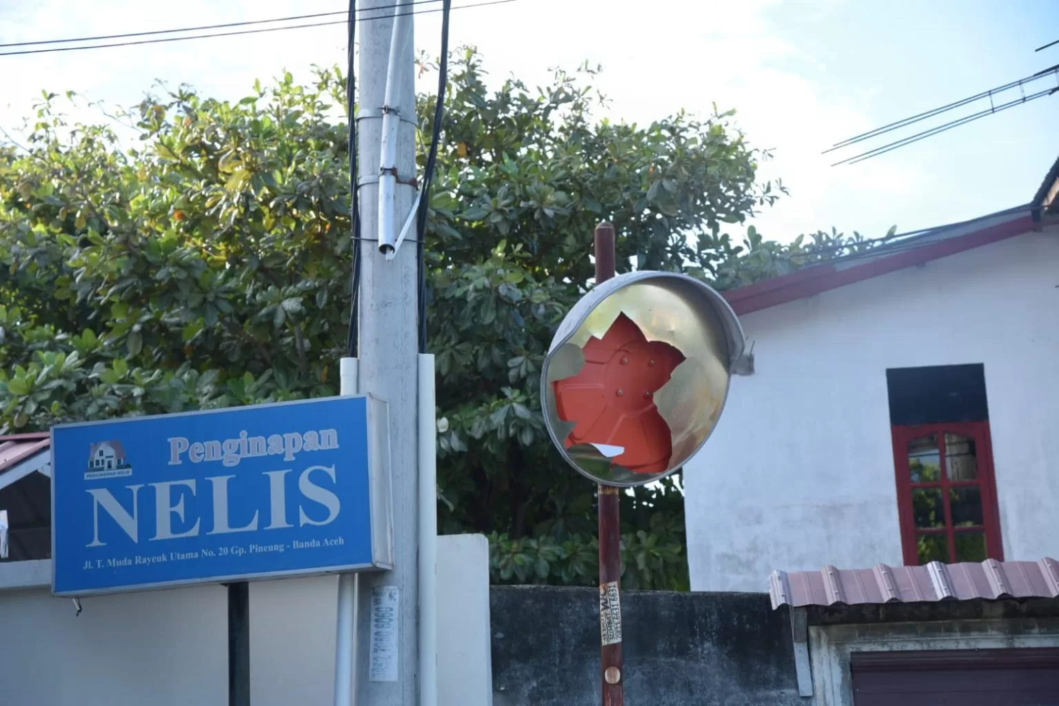 Kondisi cermin cembung yang rusak