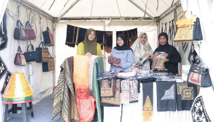 Pelaku UMKM Pamerkan Hasil Karyanya, pada Piasan Aceh Rayeuk