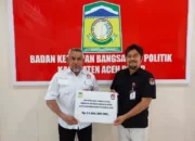 Pemkab Aceh Besar Serahkan Dana Hibah Pilkada Rp 24 Miliar