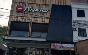 Kondisi restoran Pizza Hut di Lamnyong, Kota Banda Aceh terlihat sepi pengunjung, pada Jum'at, 19 Januari 2024. Foto : Ist
