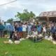BFLF Aceh Barat saat memberikan beras dan sejumlah sembako kepada masyarakat di Aceh Barat. Foto : BFLF
