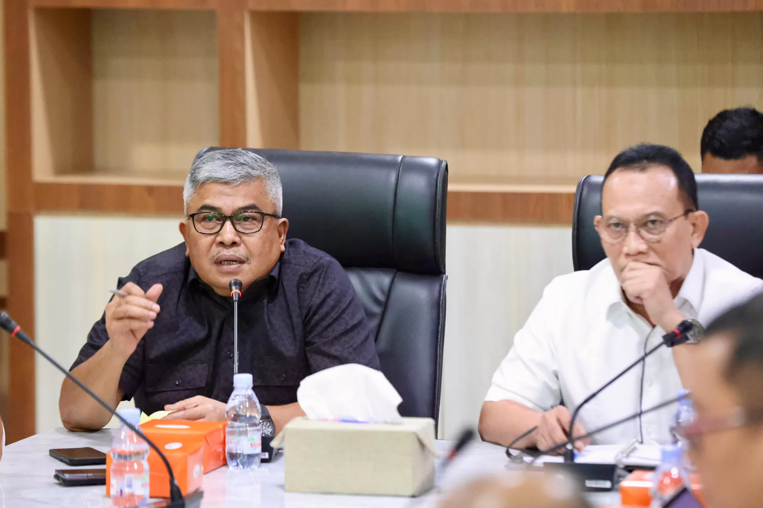 Sekretaris Daerah Aceh, Bustami, selaku Ketua Harian Panitia Besar (PB) Pekan Olahraga Nasional (PON) Aceh, didampingi pihak terkait, melakukan rapat bersama dengan PB PON Wilayah Sumatera Utara, di Kantor Gubernur Sumatera Utara, Selasa, 16/1/2024