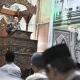 Ketua DPRK Banda Aceh, Farid Nyak Umar menyampaikan ceramah tarawih di Masjid Taqwa, Gampong Seutui, Kecamatan Baiturrahman, Sabtu (16/3/2024) malam. FOTO/ HUMAS DPRK BANDA ACEH
