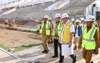 Pj Gubernur Dampingi Irjen Kemendagri Tinjau Stadion Lhong Raya