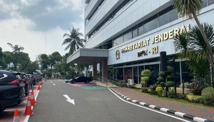 KPK Geledah Ruang Kerja DPR