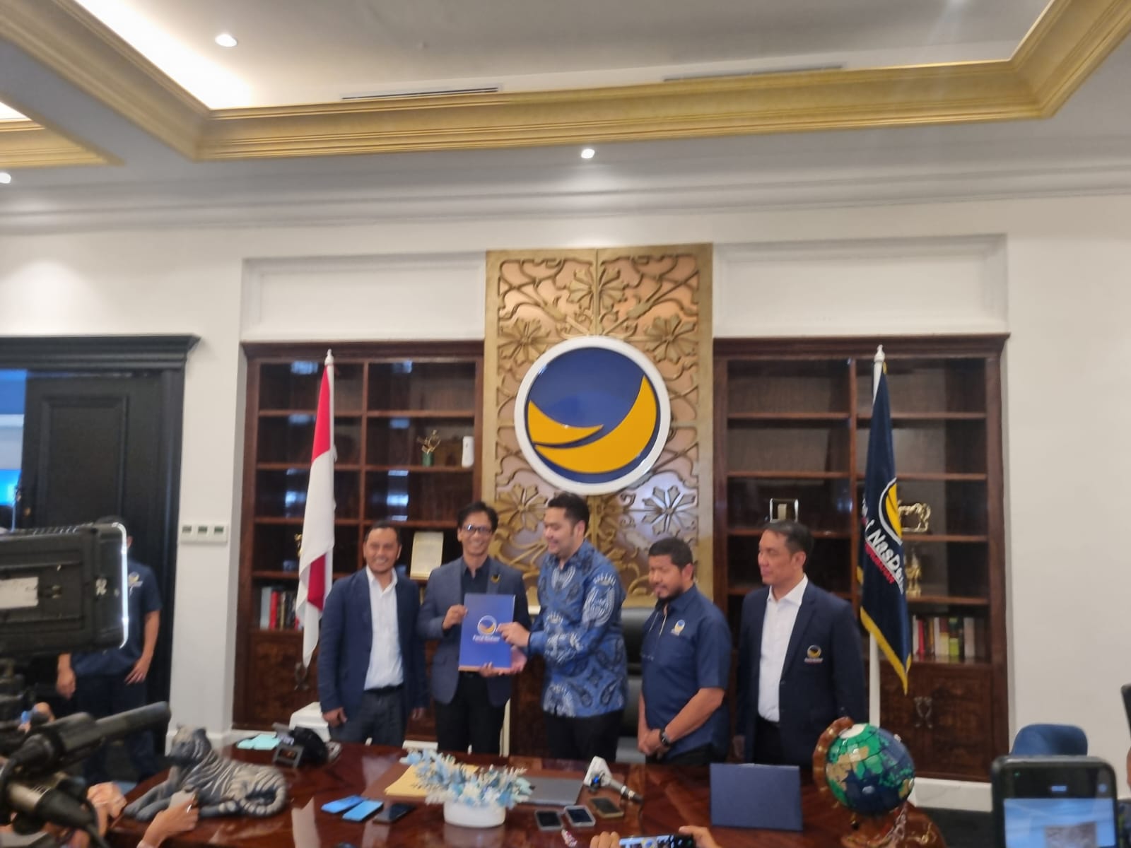 Teuku Irwan Djohan Terima SK Pencalonan Walikota Banda Aceh
