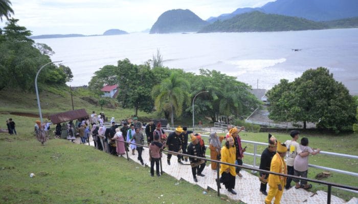 Upacara  Seumuleueng dan Daya Tarik Wisata ke Po Meureuhom Daya